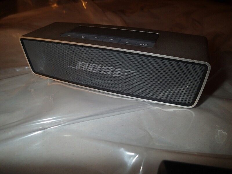 Bose SoundLink Mini Bluetooth Speaker Silver With Charging Deck