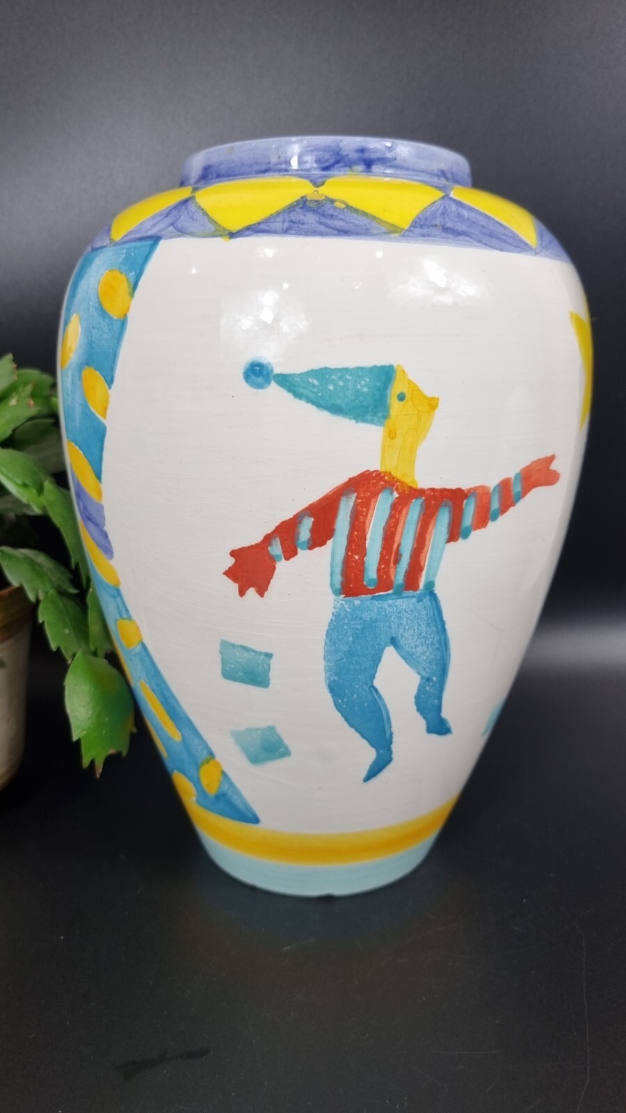 Jarrón grande estilo años 80 90 italiano abstracto bufón bailarín de 10 pulgadas de alto