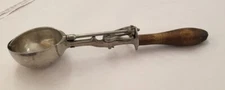 Vintage Gilchrist's No 31 Ice Cream Scoop 10" W Oak Wood Handle