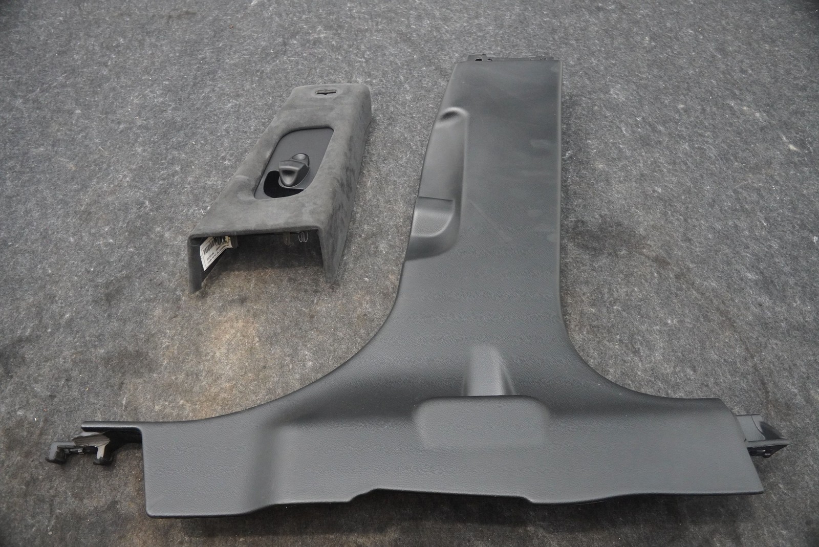 Right B Pillar Center Post Cover Trim Panel 670013368 Maserati Quattroporte M156