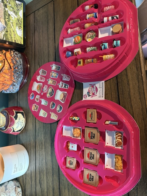Foodie Mini Brands Pizza Hut Minis Snack Play Set Pink Case (only missing one) 