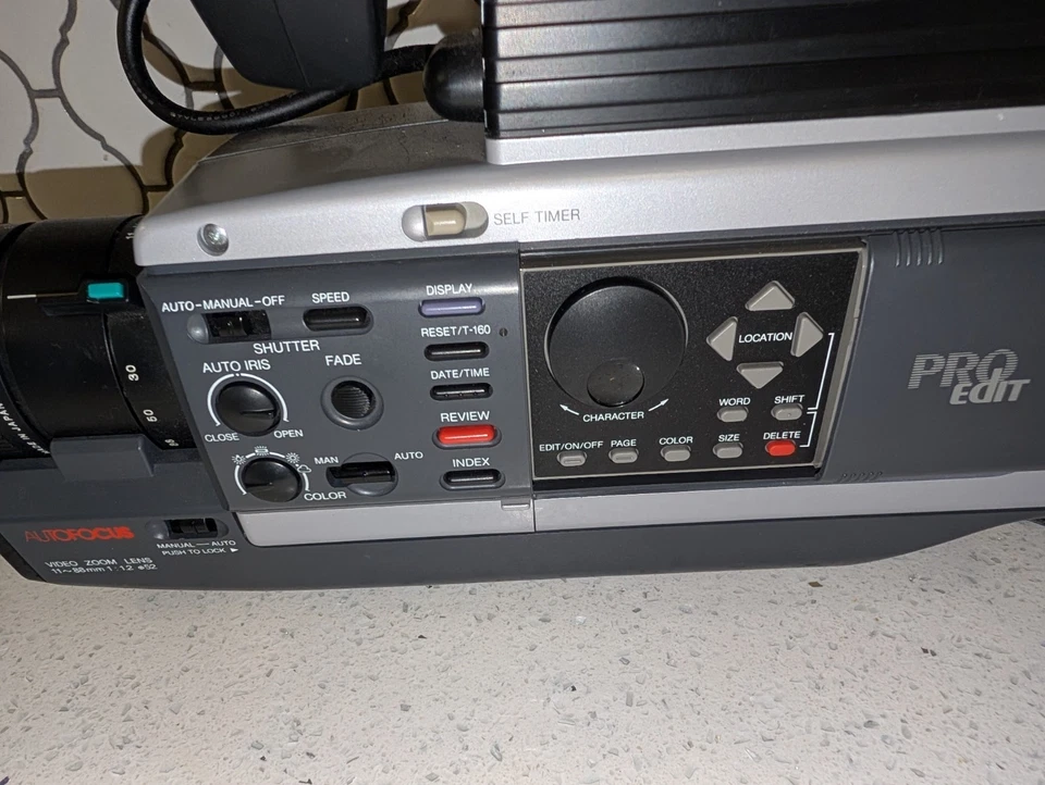 RCA CAMCORDER VHS PRO EDIT Autofocus Retro Video Camera Model CC320 + Extra Bat - Image 4 of 4