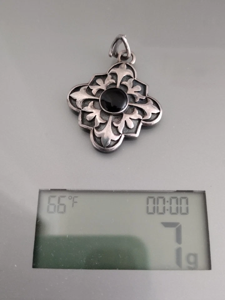 Colgante medallón gótico flor de lis, cruz de motociclista vintage de plata de ley 925   Foto 4 de 4