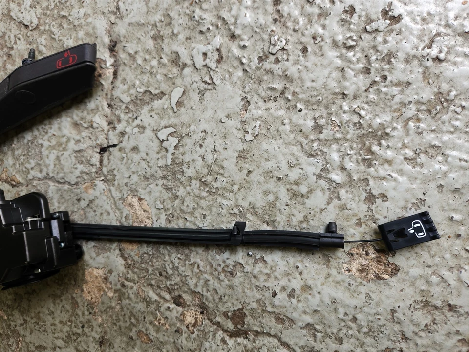 2011 Cadillac CTS V Power Door Lock Actuator DRIVER SIDE Left Latch and Cables - Image 3 of 3