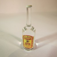 Glass Gordon's Gin Dollhouse Miniature Pub/drinks Bottle - 1/12 Glass Gordon's Gin Dollhouse Miniature Pub/drinks Bottle - 1/12