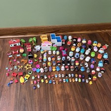 DISNEY TSUM TSUM FIGURES LOT LARGE MEDIUM  SMALL PLUS LOTS OF ACCESSORIES