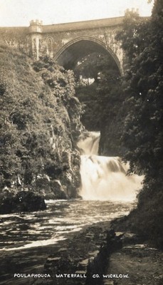 POULAPHOUCA WASSERFALL Co Wicklow - Postkarte Ref R50
