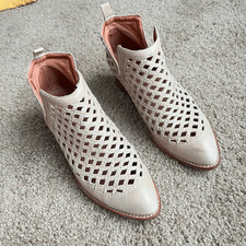 Jeffrey Campbell Taggart Open-Weave Leather Ankle Booties Beige Size 8