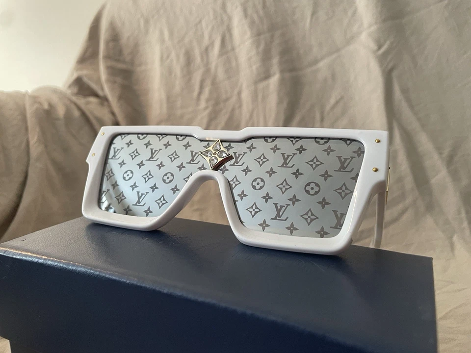 Gafas de sol Louis Vuitton Cyclone unisex blancas y doradas lentes con monograma con estuche Foto 3 de 4