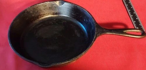 Vintage Lodge Cast Iron Skillet - 5 - SK - Made in USA - D - 8in - Double Spouts