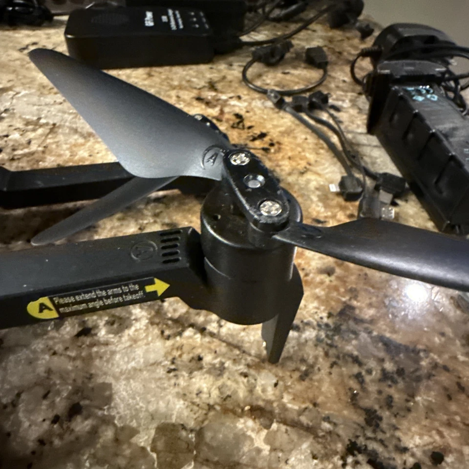 Hubsan Zino Pro Ultra HD 4K Quadcopter With Many Extras, X-tra Batt, Controller - Image 4 of 4