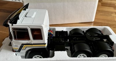 Auf Achse TV M.A.N.  Sattelzugmaschine Bj. 1978 wh / sw 1:18  ROAD KINGS Neu! 