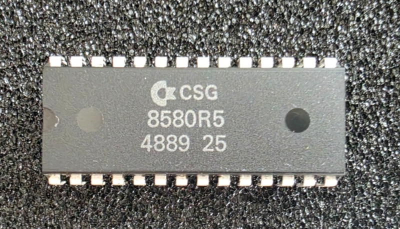 MOS / CSG 8580 R5 (4889) Commodore 64 SID -=TESTED=-
