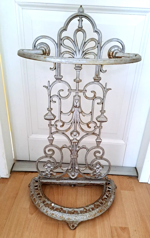 ANCIEN ET JOLI PORTE PARAPLUIES D EPOQUE EN METAL HT 70CM l 40CM - Photo 1/3