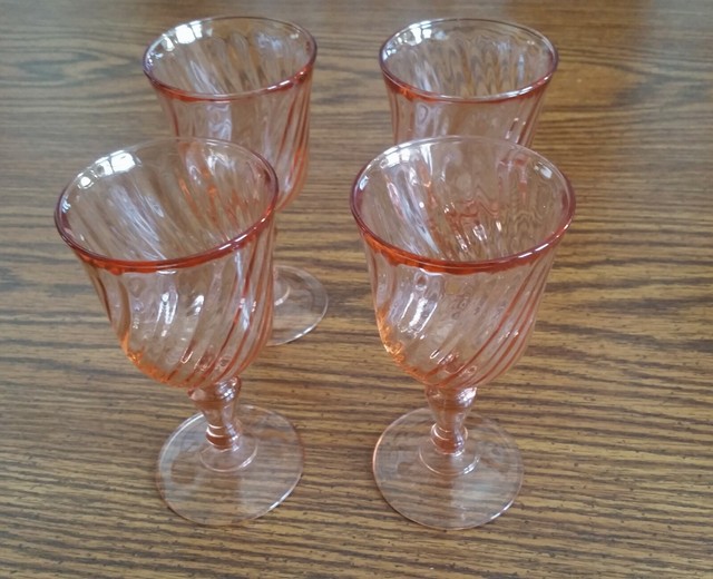 Vintage Arcoroc Rosaline Glass Plate Set French Glass Set Of 12 Pink Glass Dinner Plates Plates Home Living Dalasmaker Se
