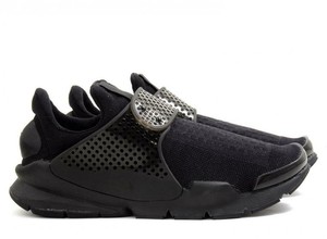 sock dart triple black