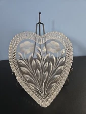 EAP HEART Shaped CUT glass Etched w/floral Candy Dish Vanity Trinket Plate 7x6x1