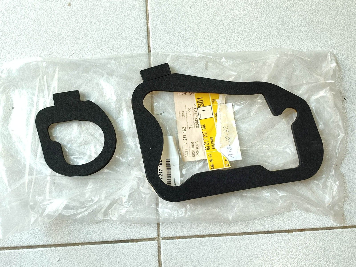とも（337、084、135、878、341、340） BMW E88-E82 Convertible tail light gasket right !!NEW!! GENUINE
