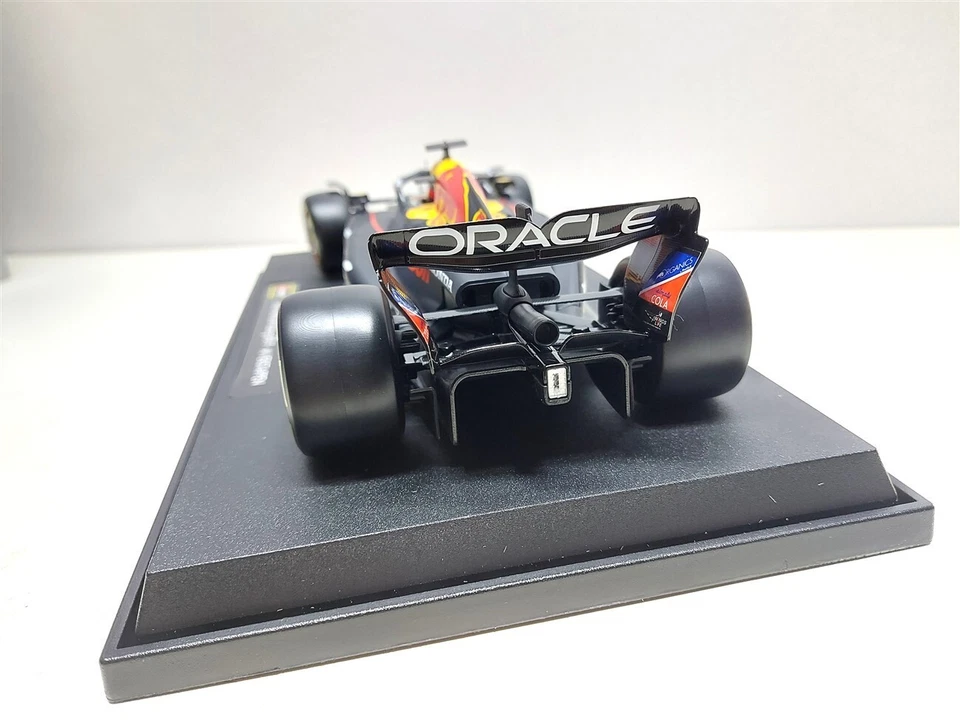 Red Bull RB19 F1 World Champion 2023 #1 M. Verstappen - 1/18 Burago - Immagine 4 di 4