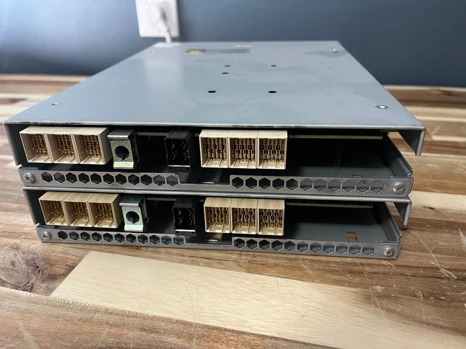 2x NetApp IOM3 111-00485+C0 Disk Array Controller Modules - Image 2 of 2