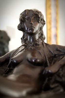 James Butler ''Girl on a Sofa'' Bronze 1972 ausgestellt Royal Academy Sommer...
