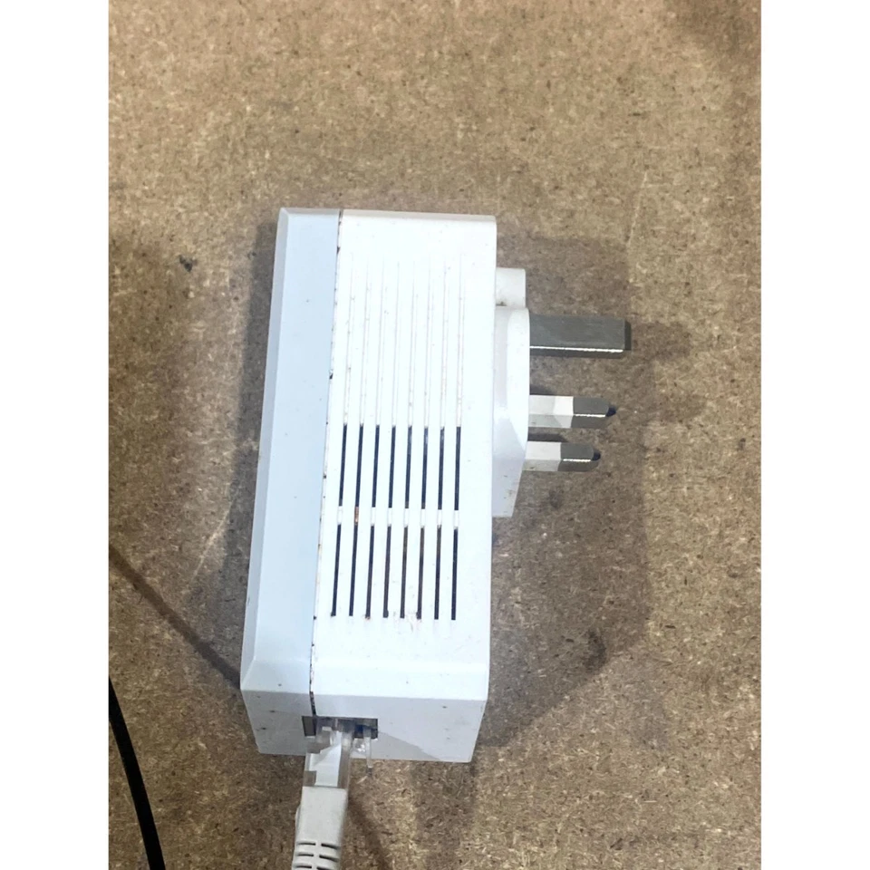 TP-Link TL-PA4010P AV500 Powerline Adapter White 500Mbps LAN-Port UK 3-Pin Plug - Image 4 of 4