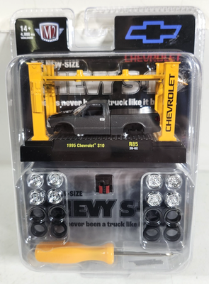 2026 M2 Machines Model Kit 1995 Chevrolet S10 R85 26-02 W/ Car