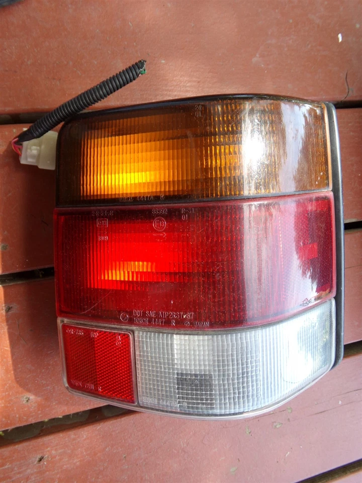 1991 Subaru Justy Tail Light RH OEM IKI 4447 1989 90 91 92 93 94 95 - Image 2 of 4