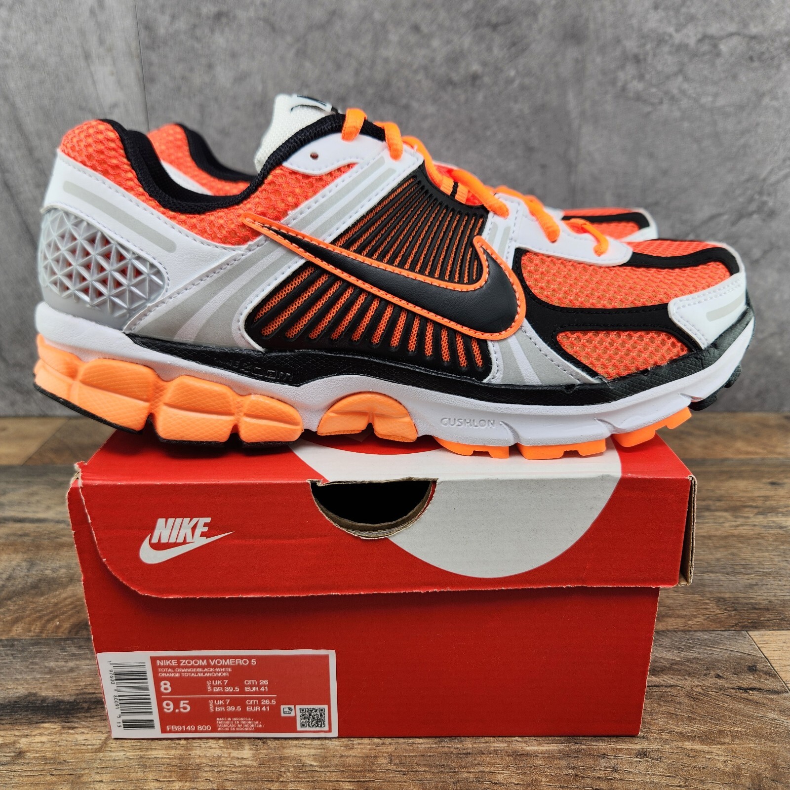 Nike Zoom Vomero 5 Sz 8 Mens Total Orange Black White Casual