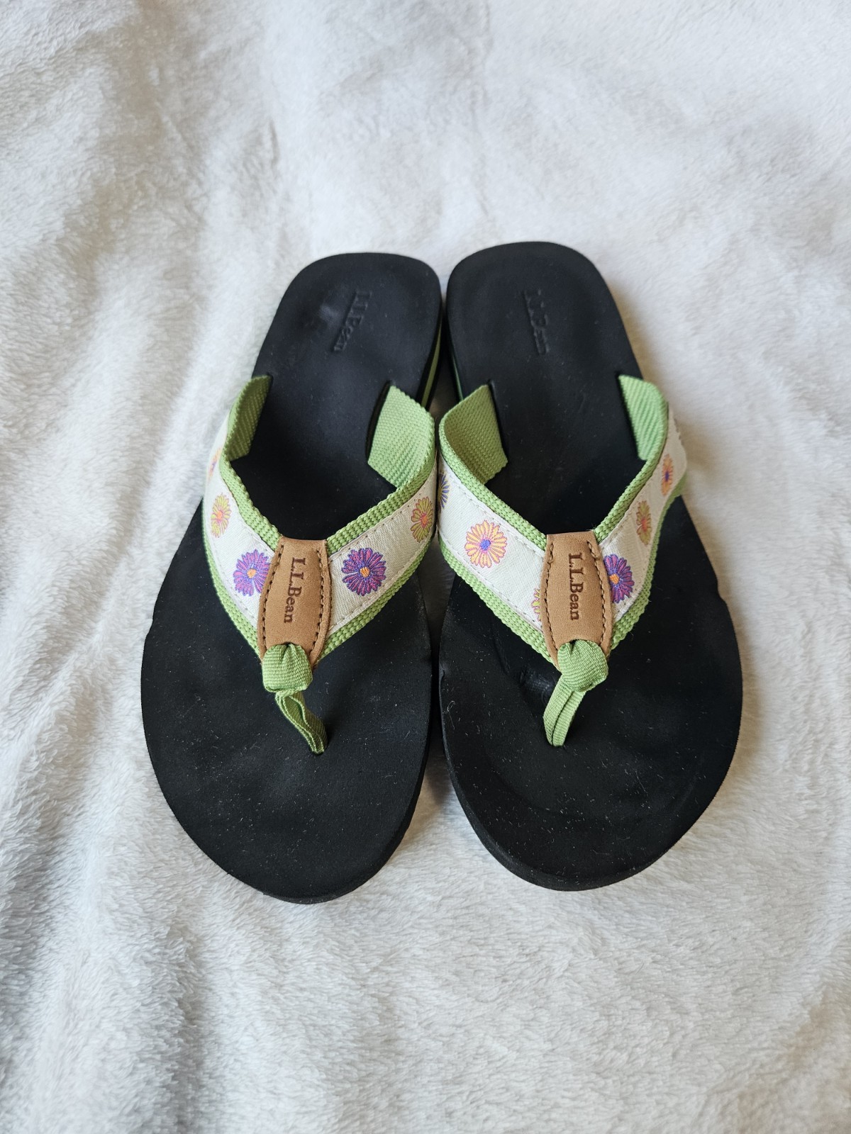 EUC Women's LL Bean Original Flip Flops Sandals Flower Pattern Size 9
