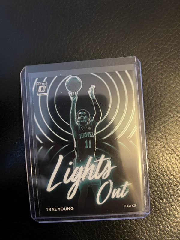 2022-23 Donruss Optic Trae Young #8 Raining 3s Red Wave Atlanta Hawks 15M