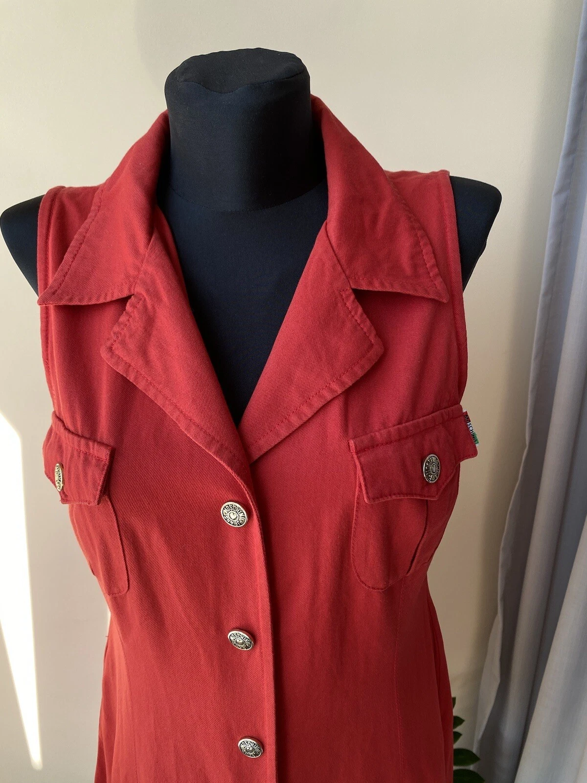 Abito vintage anni '90 MOSCHINO JEANS rosso con bottoni in pizzo