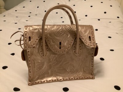 Carving Tribes ゴールドバッグ Mサイズ やわらかく丸みのある2種類