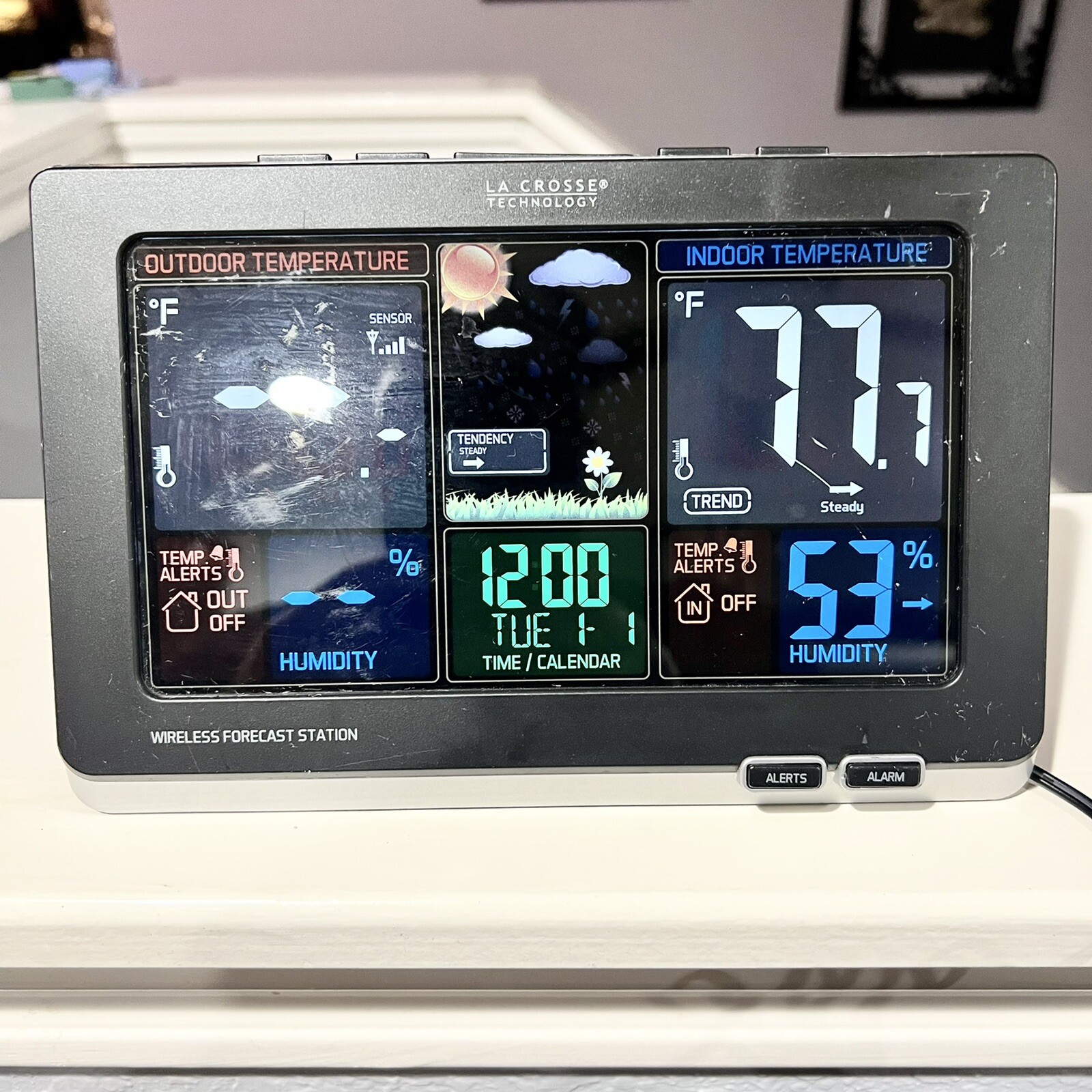 LA CROSSE Technology Wireless Forecast Station Clock Alarm Calendar s84193 WORKS