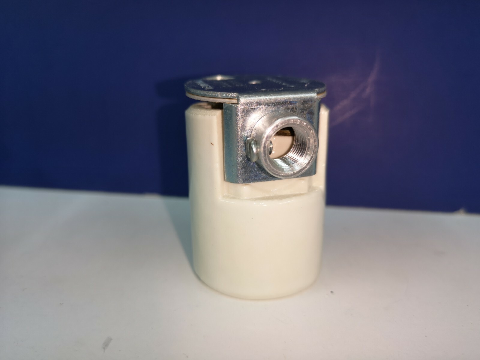 PORCELAIN Medium Base Angle Mounted KEYLESS LAMP HOLDER 660W 250V NEW