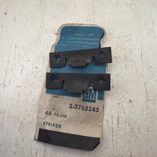 2-nos Oem 3765245 Gm 1960-1966 Chevrolet Truck Glovebox Door Striker Plates New 2-nos Oem 3765245 Gm 1960-1966 Chevrolet Truck Glovebox Door Striker Plates New