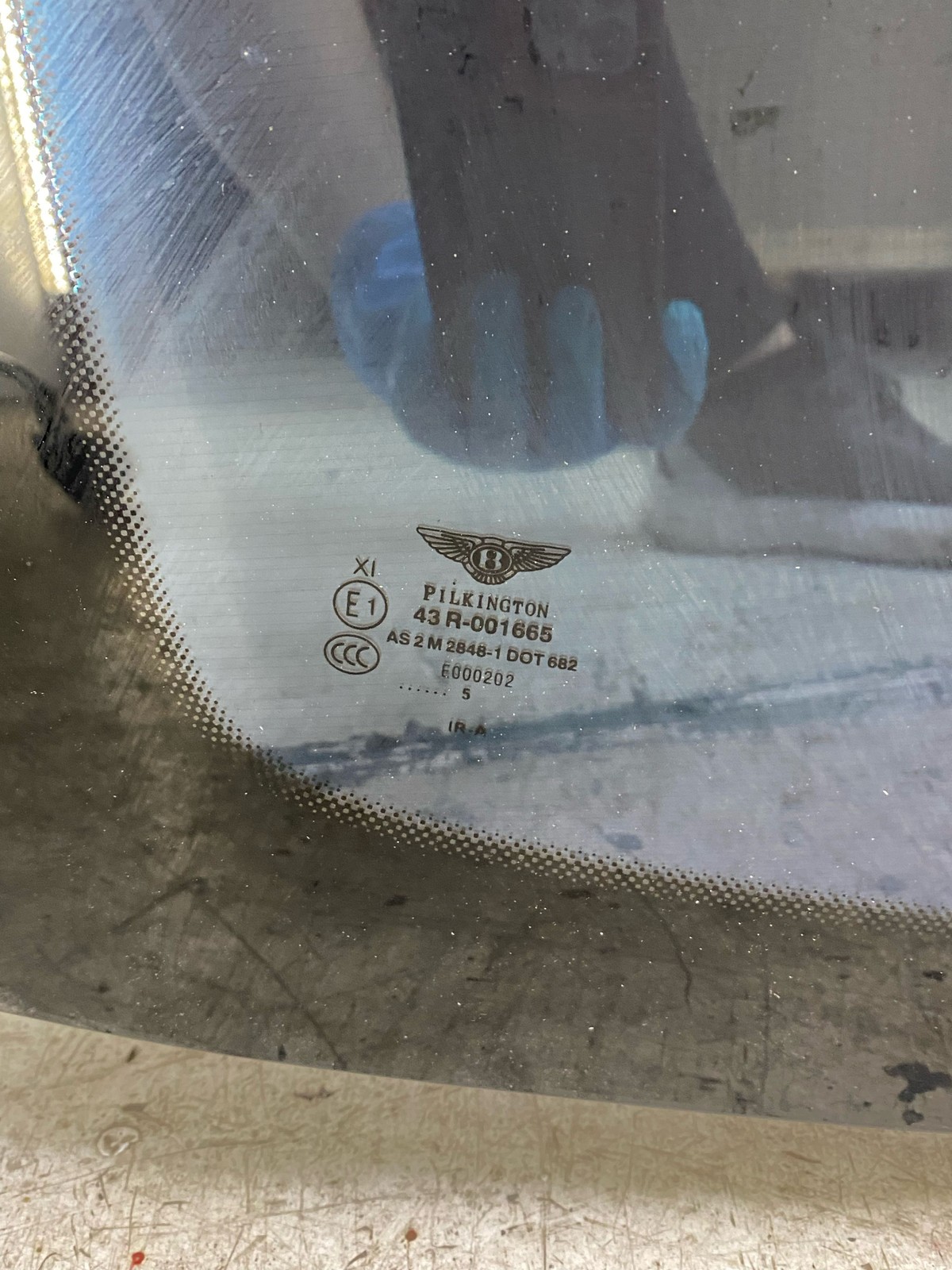 2014-2019 BENTLEY FLYING SPUR REAR BACK WINDOW WINDSHIELD AUTO GLASS 4W0845051M
