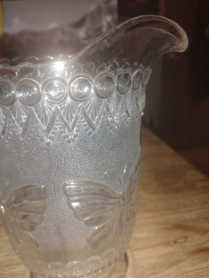 Jarra mariposa de patrón americano temprano Foto 2 de 4