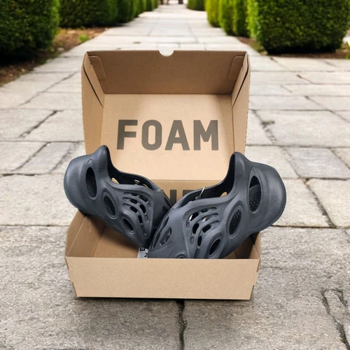 ADIDAS YEEZY FOAM RUNNER ONYX SKU#HP8739 TAGLIA 12 PRONTO PER LA SPEDIZIONE!?