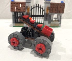 LEGO 70402 The Gatehouse Raid 100% with Manual, no box - 2013