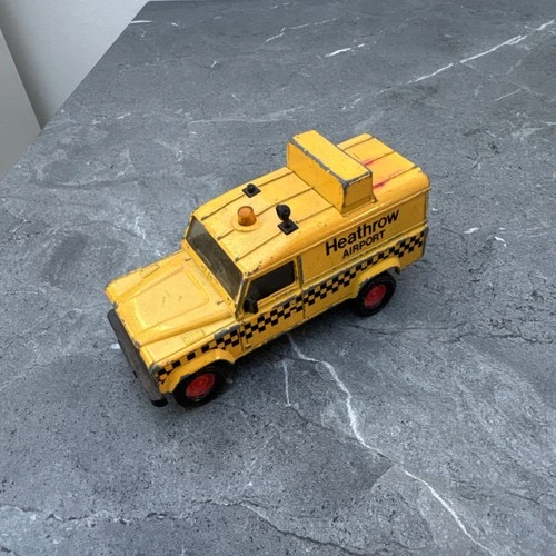 Matchbox 5” LAND ROVER 110 ‘Heathrow Airport’’ Diecast Vintage Car Yellow 1987
