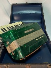 2815 Yamaha ALTO 25 accordion with case