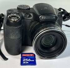 Fujifilm Finepix S1800 Digital Camera 12 MP Black W/ 256MB SD Card  Cap -TESTED