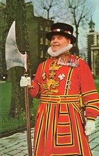 *9687 cpm Yeoman warder at the Tower of London