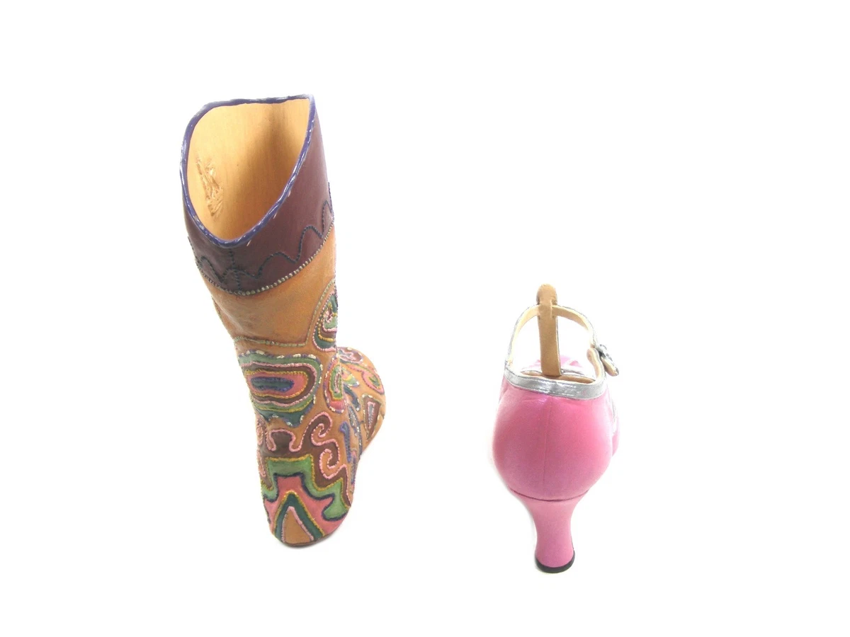 Just the right shoe **Stepping Out in Georgetown** Collector Set 25782 2002