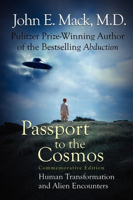 Passport to the Cosmos John E. Mack Taschenbuch Kartoniert / Broschiert Englisch