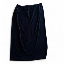 Vintage 90s black velvet maxi skirt with 10  slit in the middle back. Classic