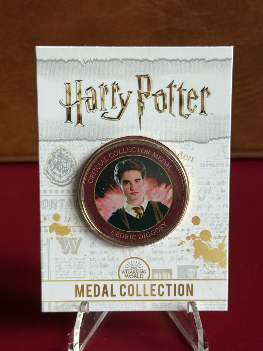 S23) RARE HARRY POTTER MEDAL COIN IN CARD CEDRIC DIGGORY ROBERT