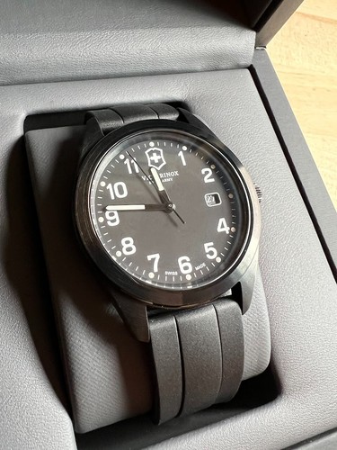 Victorinox Reloj Ejército Suizo Hombre 26071.CB Guarnición Fecha Goma 40mm Cuarzo 7 3/4"