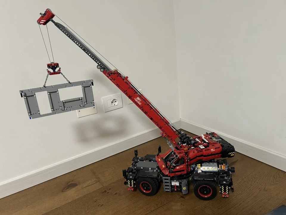 LEGO Technic 42082 Rough Terrain Crane, foto 3 di 4